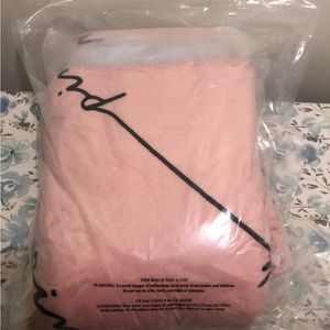 VS PINK BLANKET